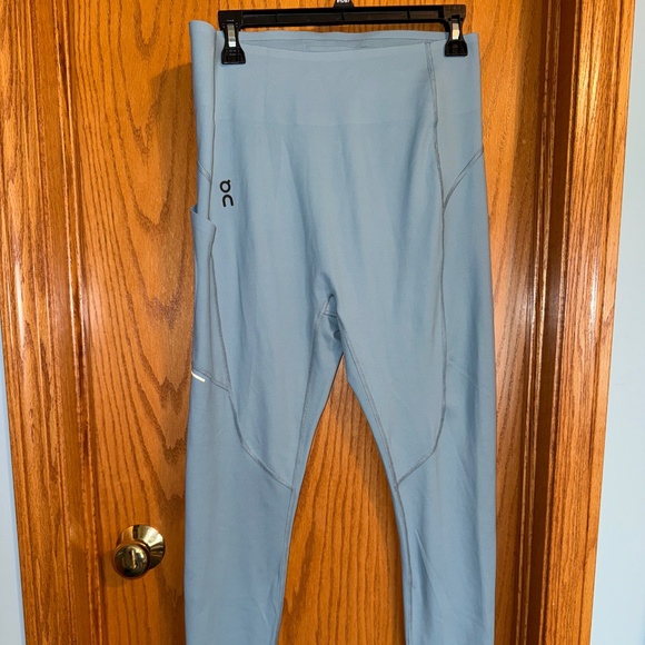 On Running Pants - On Women’s Movement Tights